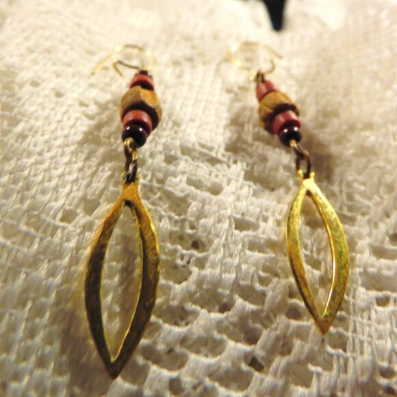 MEXICAN HAMMERED GOLD with SEED / WOOD ACCENTING - Picture 2 of 3